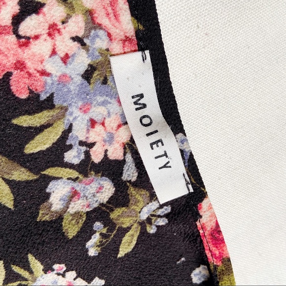 Moiety Floral Wrapped Top - Picture 6 of 6